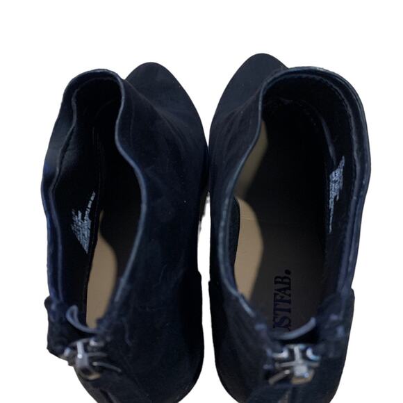 JustFab Jordi black faux suede ankle booties chunky heel 2.5” size 8 - Picture 3 of 8